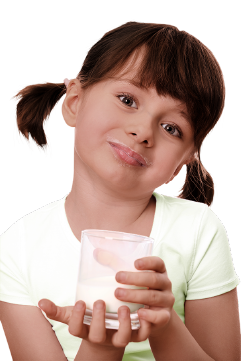 niña tomando leche dilesh